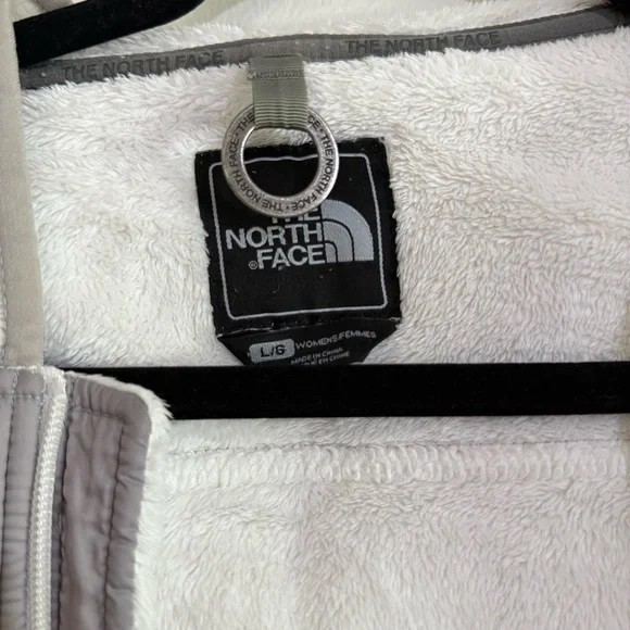 Women’s LThe North Face Women's White and Gray Teddy Jacket: adventure outdoors - Picture 4 of 14